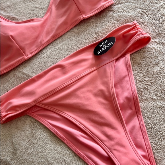 Bikini - Picture 2 of 6